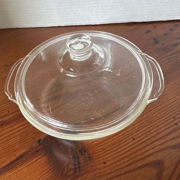 Vintage Clear Glass Fire King  Made in USA Glassware Casserole with lid - Picture 2 of 9